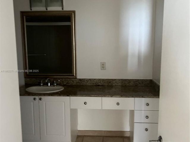 1-bedroom condo for sale in Aventura - 19501 W Country Club Dr 1411 - MondialRealty