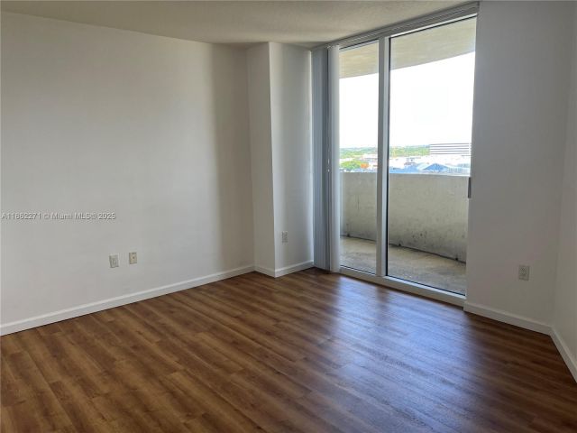 1-bedroom condo for sale in Aventura - 19501 W Country Club Dr 1411 - MondialRealty