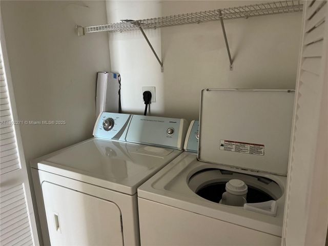 1-bedroom condo for sale in Aventura - 19501 W Country Club Dr 1411 - MondialRealty