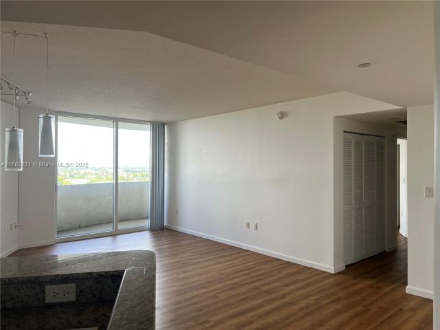 1-bedroom condo for sale in Aventura - 19501 W Country Club Dr 1411 - MondialRealty