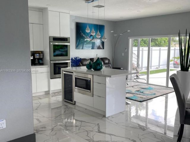 Home for sale at 318 NE 31st Ave - photo 7460232