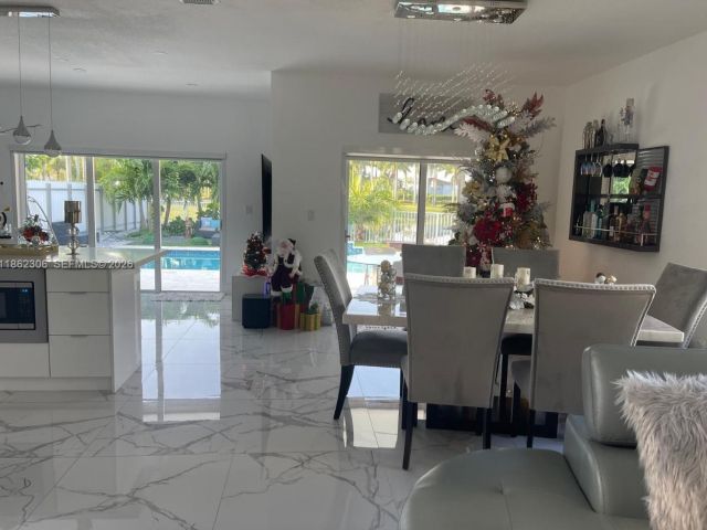 Home for sale at 318 NE 31st Ave - photo 7460240