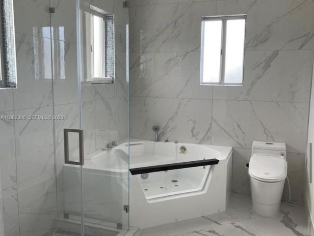 Home for sale at 318 NE 31st Ave - photo 7460242