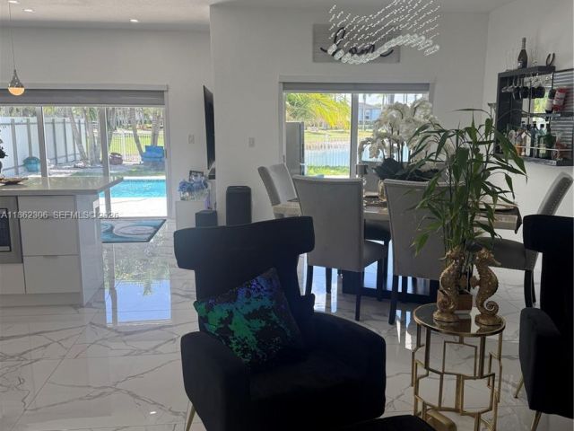 Home for sale at 318 NE 31st Ave - photo 7460244