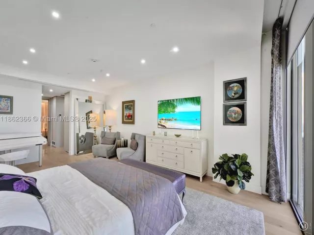 2-bedroom condo for sale in Bal Harbour -  - MondialRealty