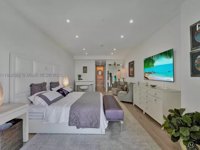 2-bedroom condo for sale in Bal Harbour -  - MondialRealty