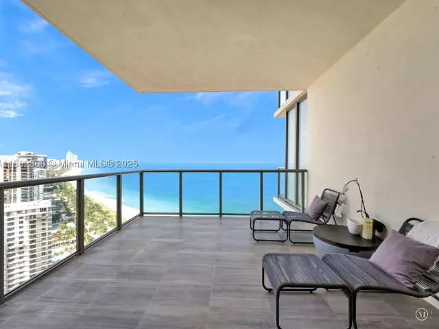 2-bedroom condo for sale in Bal Harbour -  - MondialRealty