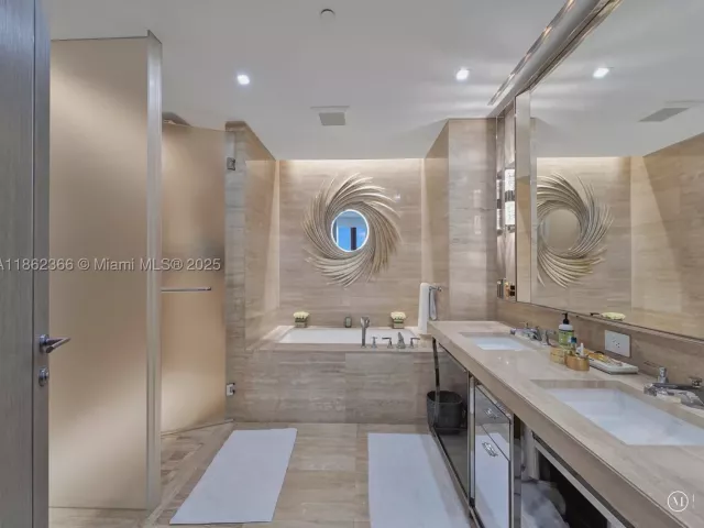2-bedroom condo for sale in Bal Harbour -  - MondialRealty
