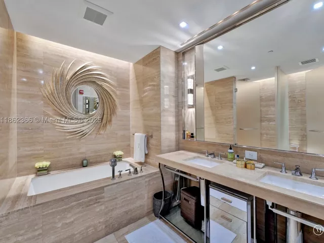 2-bedroom condo for sale in Bal Harbour -  - MondialRealty