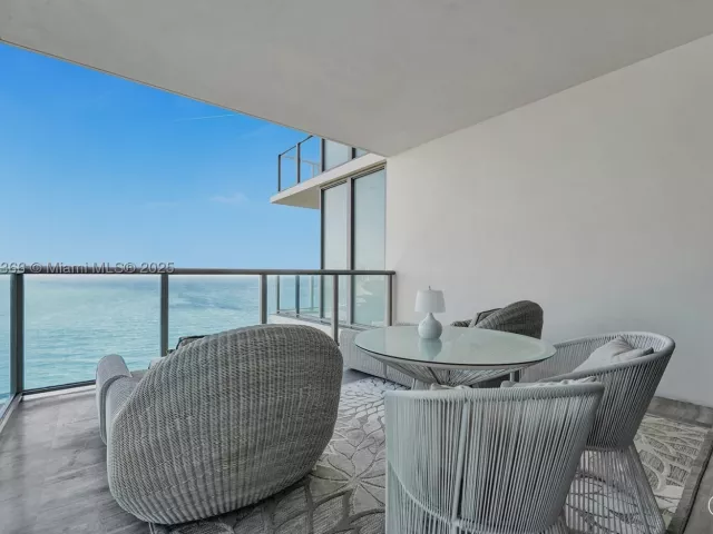 2-bedroom condo for sale in Bal Harbour -  - MondialRealty