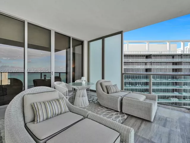 2-bedroom condo for sale in Bal Harbour -  - MondialRealty