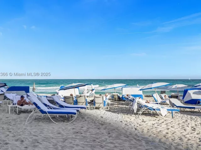 2-bedroom condo for sale in Bal Harbour -  - MondialRealty