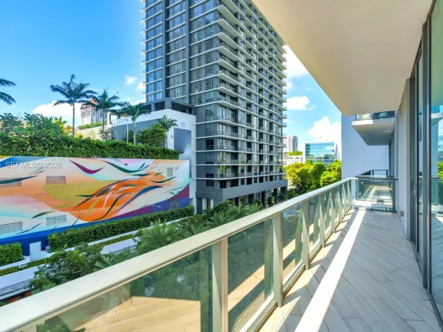 3-bedroom condo for sale in Miami - 501 NE 31st St 306 - MondialRealty