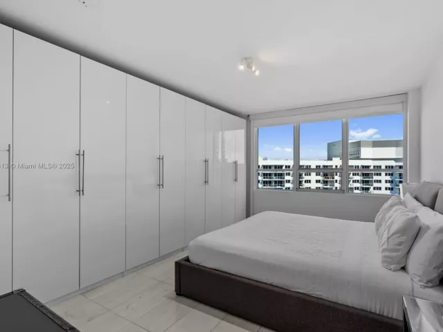 2-bedroom condo for sale in Miami Beach - 1500 Bay Rd 1548S - MondialRealty