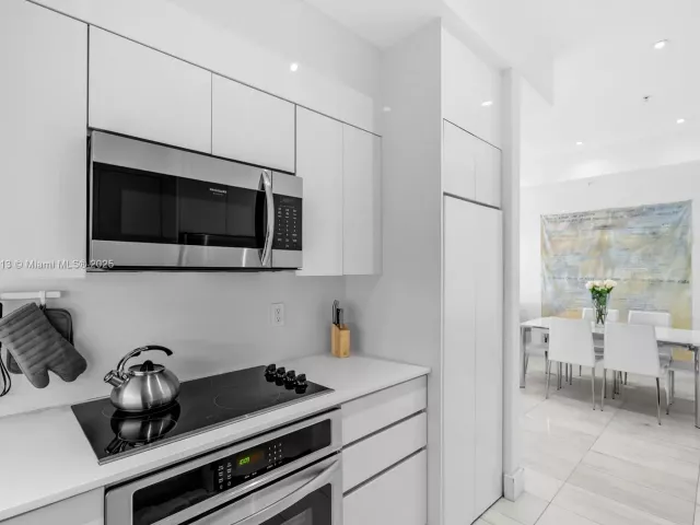 2-bedroom condo for sale in Miami Beach - 1500 Bay Rd 1548S - MondialRealty