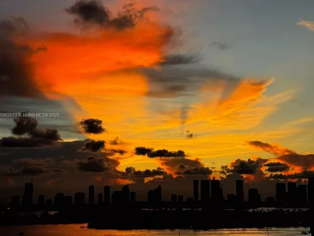 2-bedroom condo for sale in Miami Beach - 1500 Bay Rd 1548S - MondialRealty