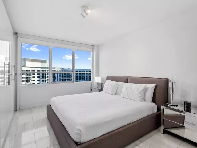 2-bedroom condo for sale in Miami Beach - 1500 Bay Rd 1548S - MondialRealty