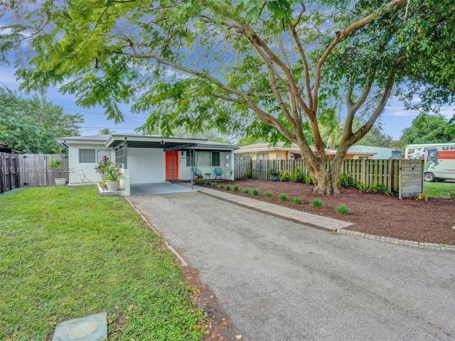 2-bedroom home for rent in Fort Lauderdale - 1605 NW 7th Ter - MondialRealty