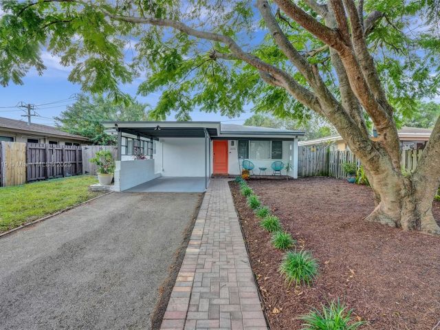 2-bedroom home for rent in Fort Lauderdale - 1605 NW 7th Ter - MondialRealty