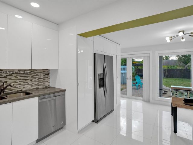 2-bedroom home for rent in Fort Lauderdale - 1605 NW 7th Ter - MondialRealty