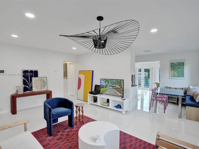 2-bedroom home for rent in Fort Lauderdale - 1605 NW 7th Ter - MondialRealty