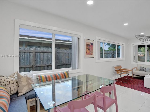 2-bedroom home for rent in Fort Lauderdale - 1605 NW 7th Ter - MondialRealty