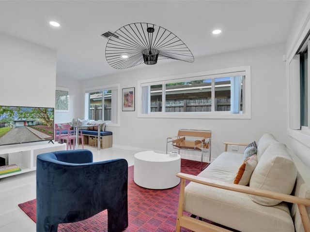 2-bedroom home for rent in Fort Lauderdale - 1605 NW 7th Ter - MondialRealty