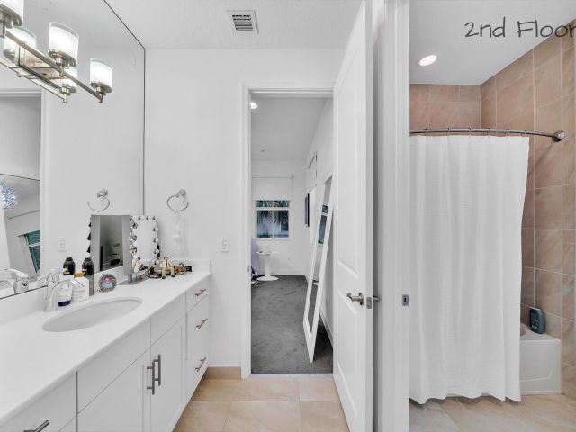 Home for rent at 23008 Clear Echo Drive 11 - photo 6689405