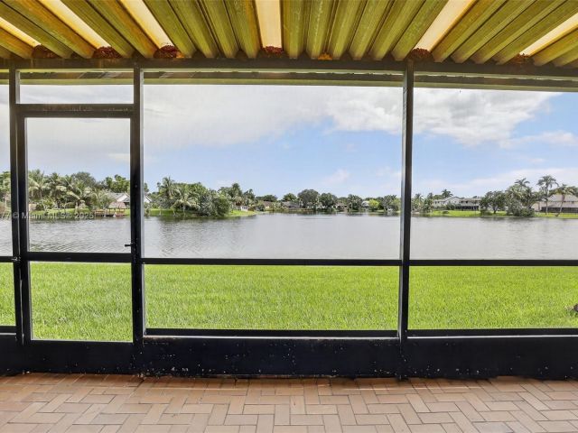 3-bedroom home for sale in Pembroke Pines - 340 SW 97th Ave - MondialRealty