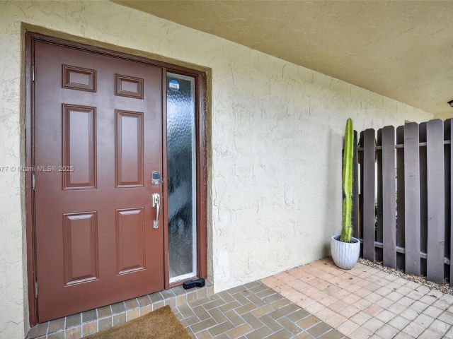 3-bedroom home for sale in Pembroke Pines - 340 SW 97th Ave - MondialRealty