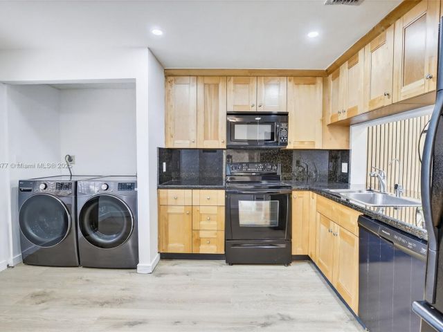 3-bedroom home for sale in Pembroke Pines - 340 SW 97th Ave - MondialRealty