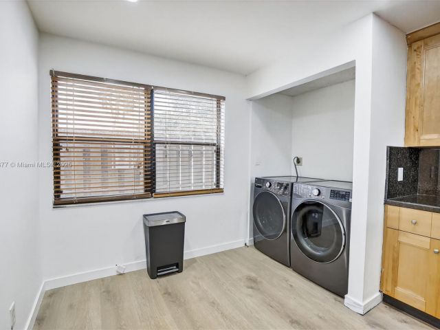 3-bedroom home for sale in Pembroke Pines - 340 SW 97th Ave - MondialRealty