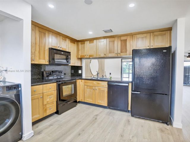 3-bedroom home for sale in Pembroke Pines - 340 SW 97th Ave - MondialRealty