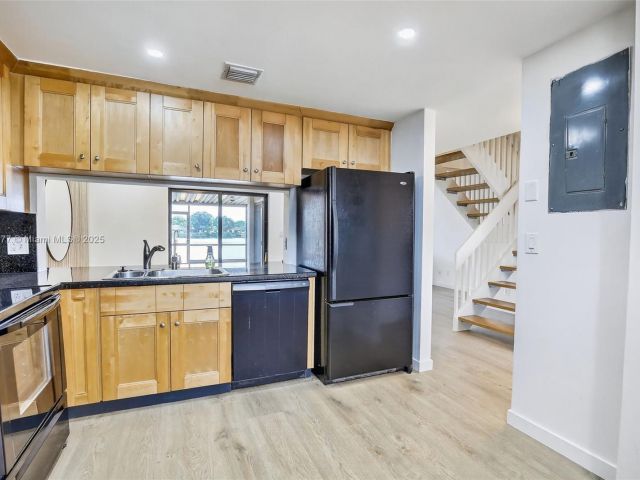 3-bedroom home for sale in Pembroke Pines - 340 SW 97th Ave - MondialRealty