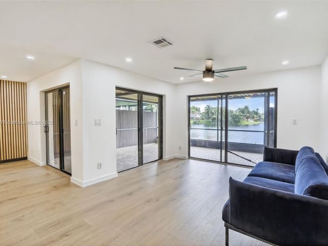 3-bedroom home for sale in Pembroke Pines - 340 SW 97th Ave - MondialRealty