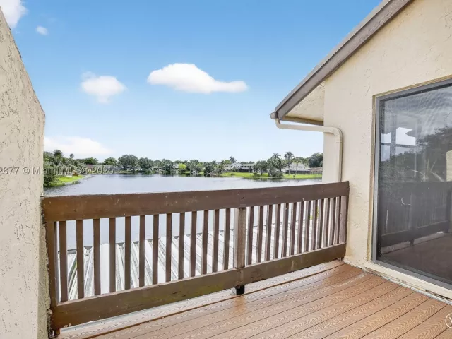 3-bedroom home for sale in Pembroke Pines - 340 SW 97th Ave - MondialRealty