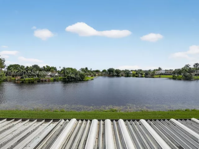 3-bedroom home for sale in Pembroke Pines - 340 SW 97th Ave - MondialRealty