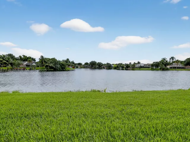3-bedroom home for sale in Pembroke Pines - 340 SW 97th Ave - MondialRealty