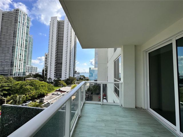 2-bedroom condo for sale in Miami - 321 NE 26th St 601 - MondialRealty