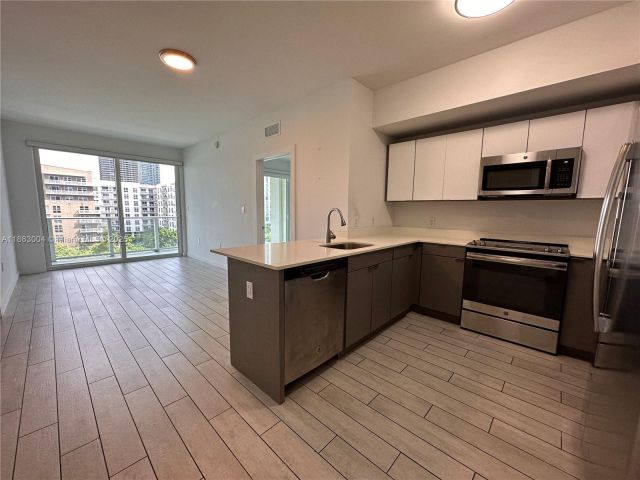 2-bedroom condo for sale in Miami - 321 NE 26th St 601 - MondialRealty