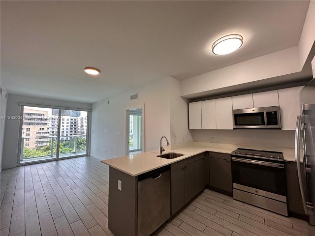 2-bedroom condo for sale in Miami - 321 NE 26th St 601 - MondialRealty