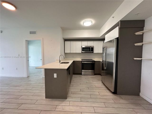2-bedroom condo for sale in Miami - 321 NE 26th St 601 - MondialRealty