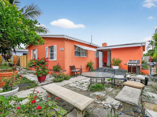 Home for sale at 1007 Almeria Road - photo 6533596