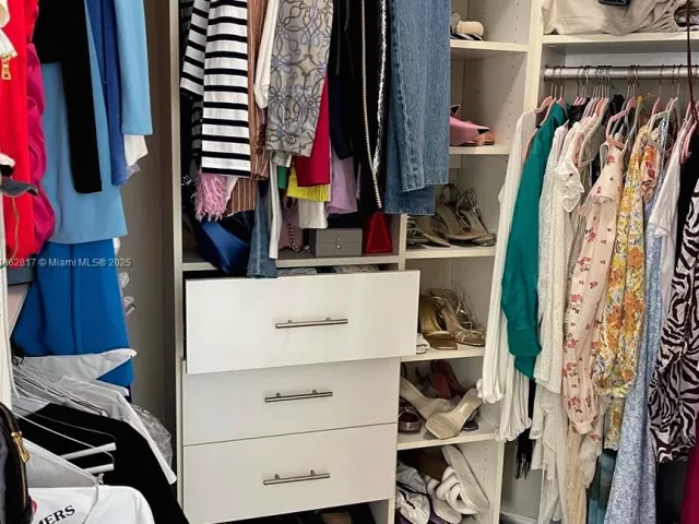 1-bedroom condo for rent in Sunny Isles Beach -  - MondialRealty