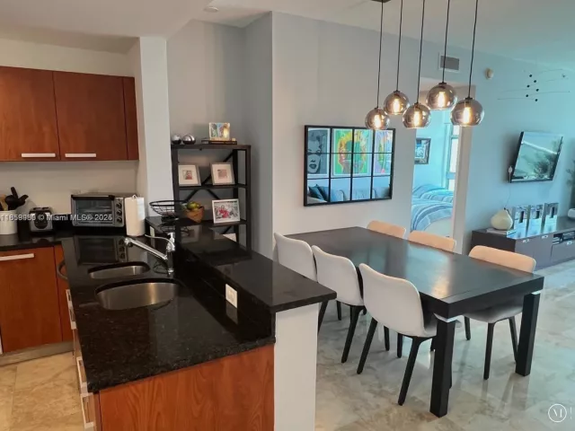 2-bedroom condo for rent in Aventura - 3131 NE 188th St 1-609 - MondialRealty