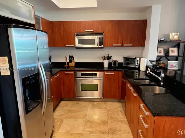 2-bedroom condo for rent in Aventura - 3131 NE 188th St 1-609 - MondialRealty