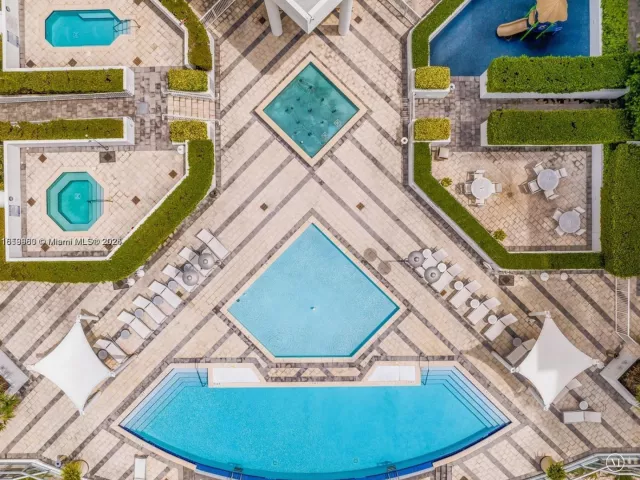 2-bedroom condo for rent in Aventura - 3131 NE 188th St 1-609 - MondialRealty