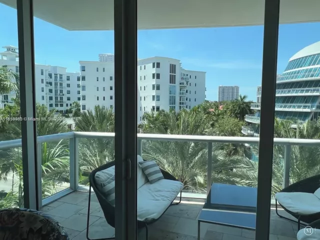 2-bedroom condo for rent in Aventura - 3131 NE 188th St 1-609 - MondialRealty