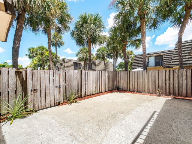 Home for rent at 624 6th Way - photo 6443166