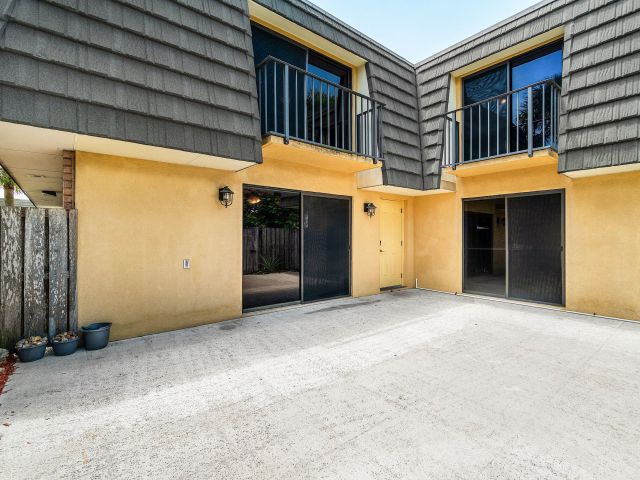 Home for rent at 624 6th Way - photo 6443167